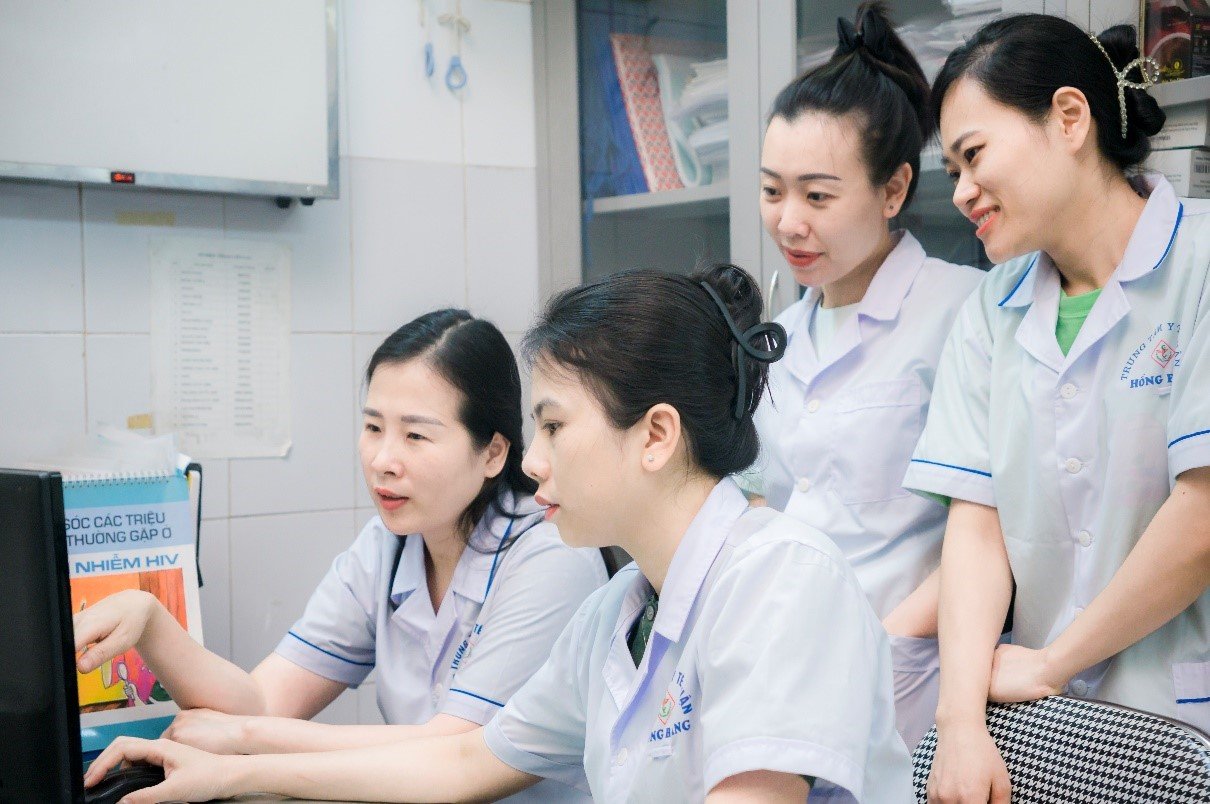 Public health data visualization and monitoring system analysis